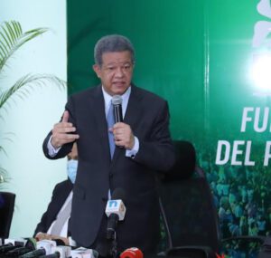 Leonel Fernandez se dirige al La Fuerza del Pueblo