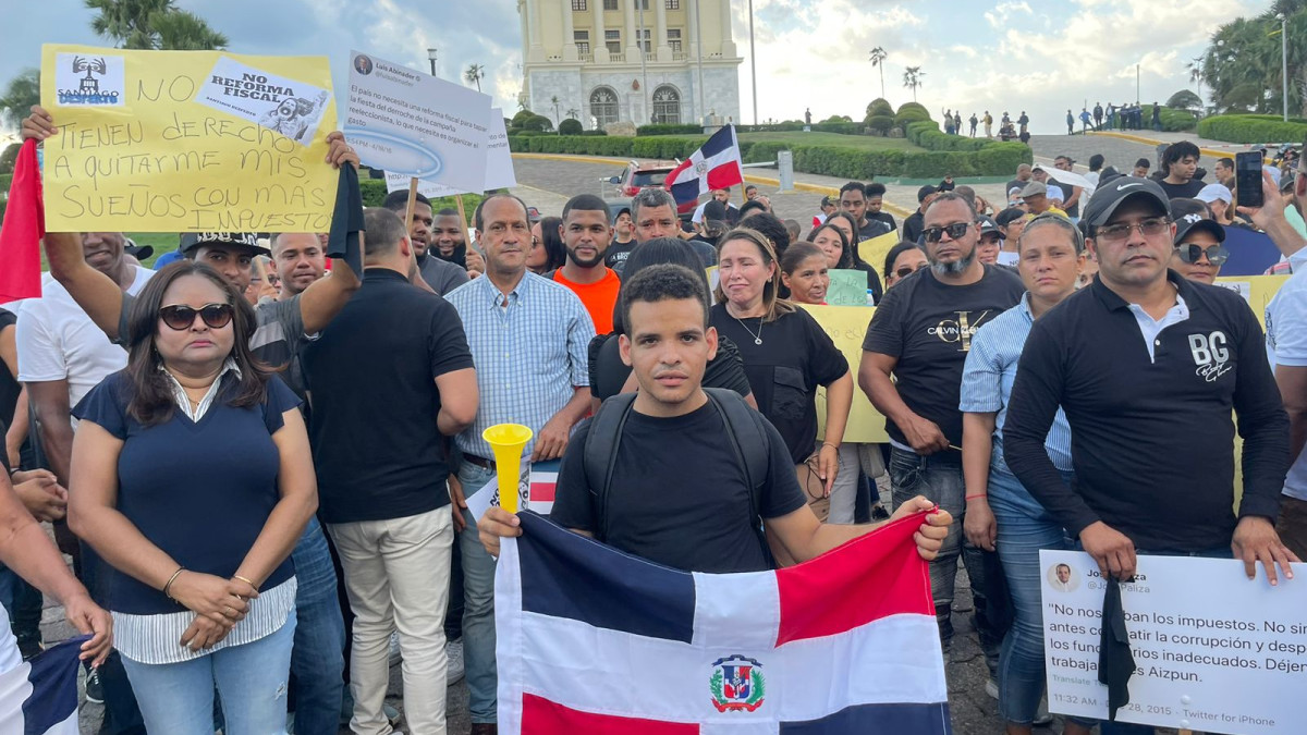 Jóvenes de Santiago se Rebelan Contra la Reforma Fiscal de Abinader