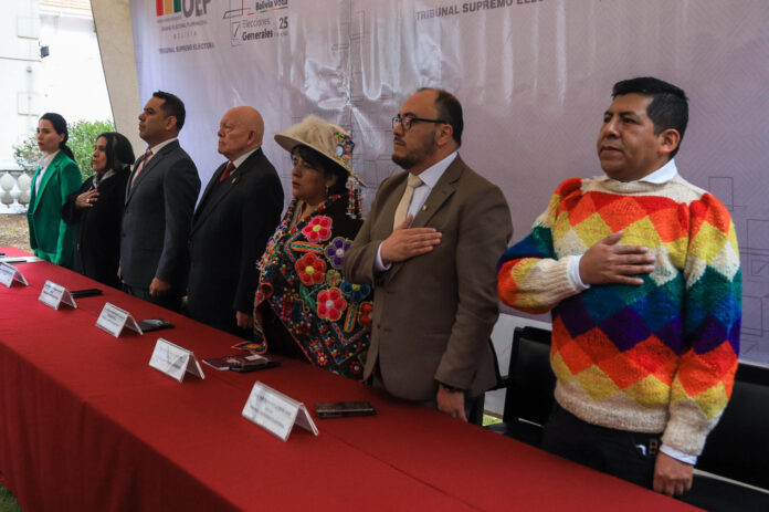 Los bolivianos comienzan a votar para elegir a su presidente y renovar el Legislativo